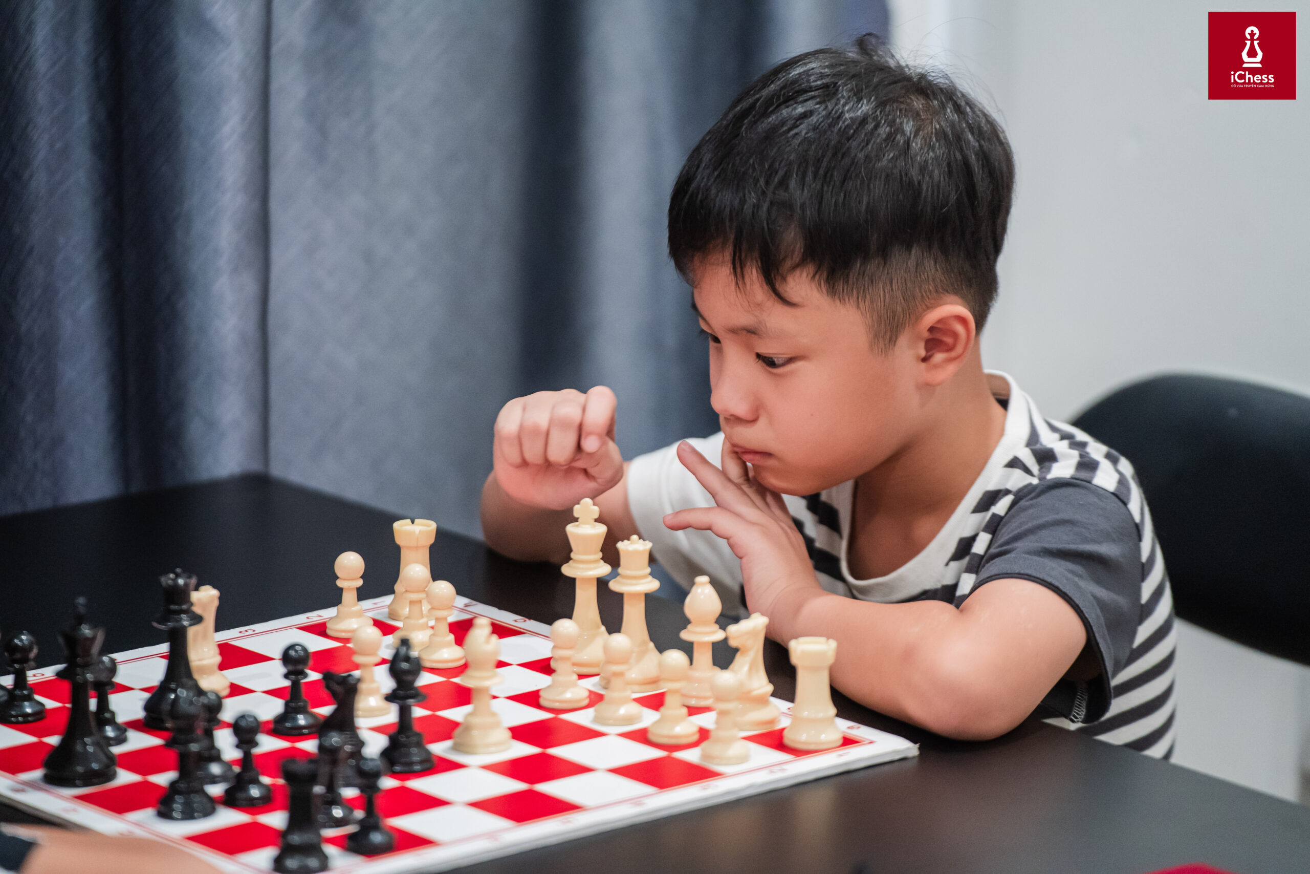 Cơ bản về bàn cờ vua bước đầu chinh phục thế giới 64 ô 1 DSC05699 scaled