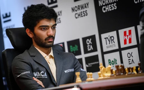 Gukesh Dommaraju và hành trình trở thành biểu tượng mới của cờ vua thế giới 7 gukesh 1 1748574712870775213176 0 0 1275 2040 crop 1748574760998653981965